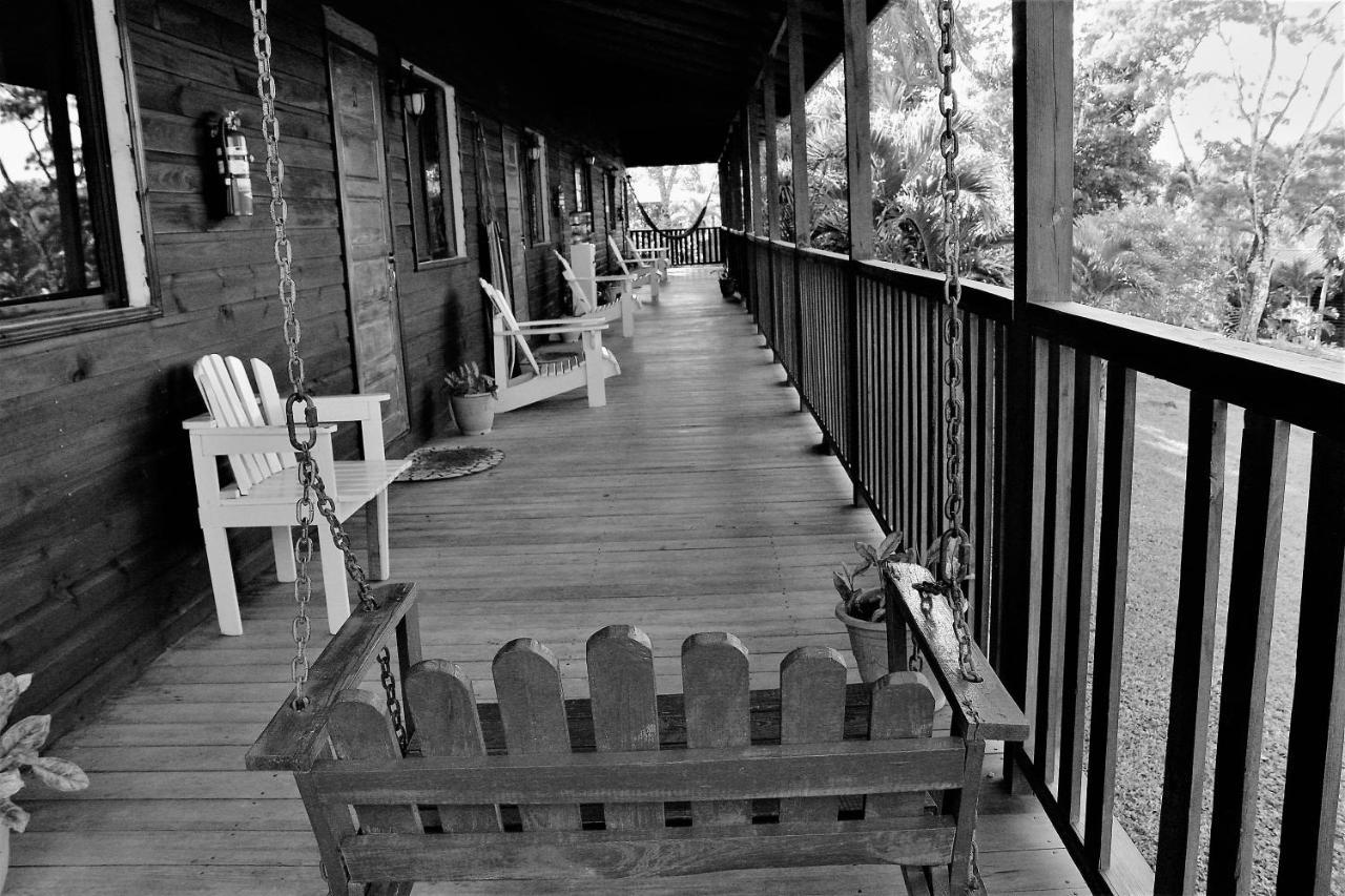 The Log Cab-Inn San Ignacio Exteriér fotografie